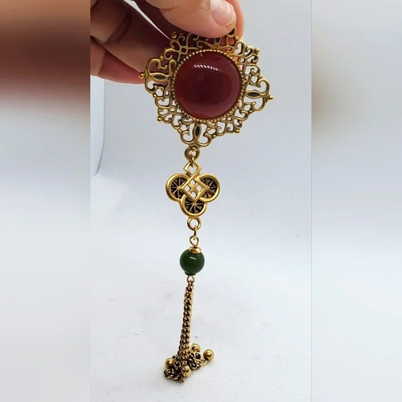 Elegant Brooch Gold Plated and Red